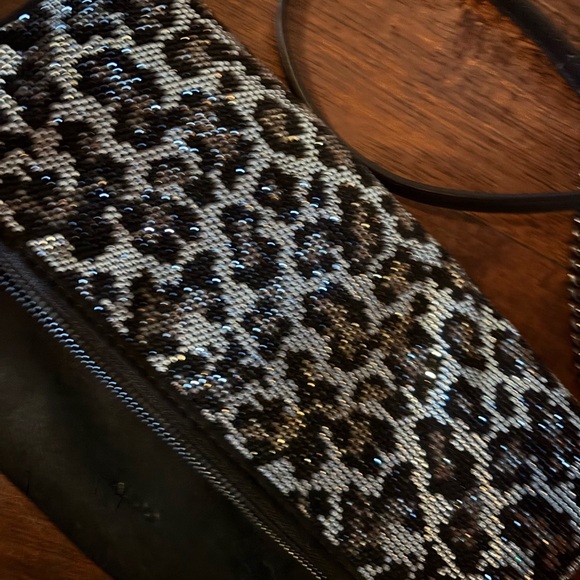 Aldo NWOT Black and Silver animal print  Women's clutch - Picture 3 of 7